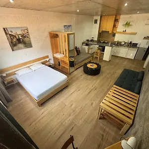 Teia-aj Apartment